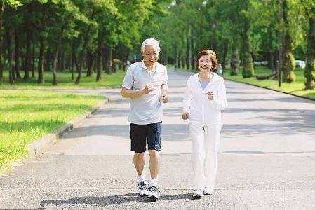 10 phút đi bộ mỗi ngày có thể giúp người cao tuổi sống lâu hơn