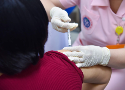 Nhiều tỉnh, thành phố tiêm vaccine COVID-19 xuyên dịp nghỉ lễ