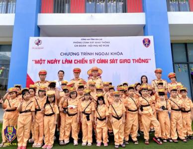 Một ngày làm Cảnh sát giao thông