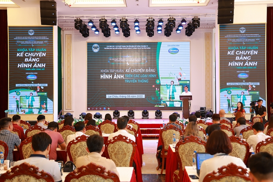 Với nội dung thiết thực, khóa tập huấn "Kể chuyện bằng hình ảnh trên các loại hình truyền thông" thu hút hơn 40 phóng viên ảnh và biên tập viên tại khu vực phía Bắc