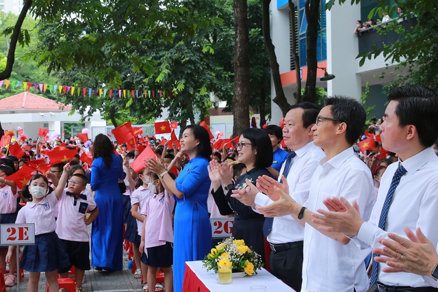 Phó Thủ tướng Vũ Đức Đam vui khai giảng với các cháu học sinh tiểu học - Ảnh 1.