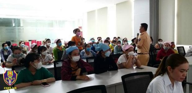 Tuyên truyền pháp luật về trật tự an toàn giao thông cho hơn 200 công nhân