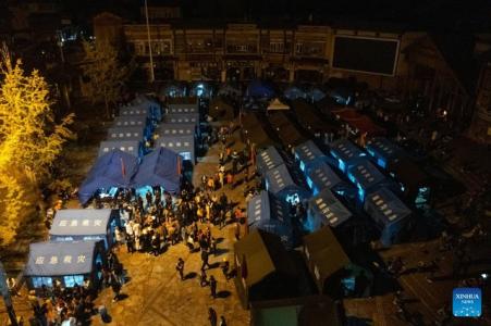 Lãnh đạo Trung Quốc: Cứu trợ nạn nhân động đất là nhiệm vụ hàng đầu