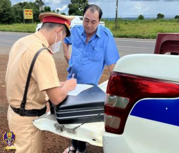 Vận động chủ phương tiện vận tải hành khách ký cam kết chấp hành nghiêm Luật Giao thông đường bộ