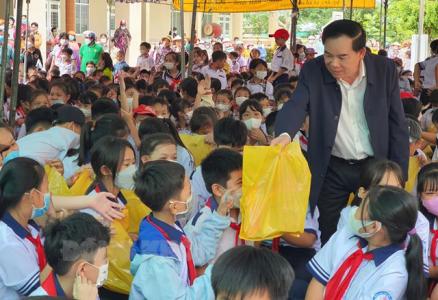 Bến Tre tổ chức nhiều hoạt động vui Trung thu cho thiếu nhi