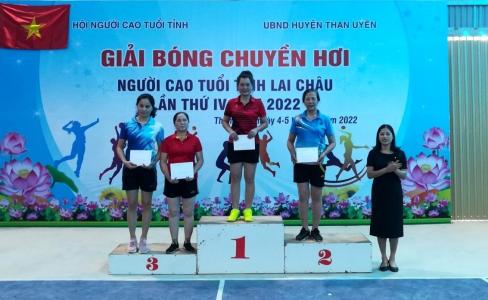 Khắp nơi sôi nổi giải bóng chuyền hơi người cao tuổi