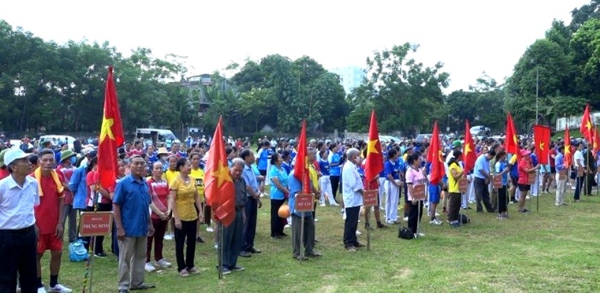 Khắp nơi sôi nổi giải bóng chuyền hơi người cao tuổi