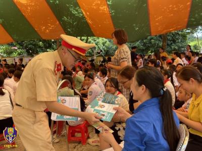 Vui Tết Trung thu - ATGT cùng các em học sinh