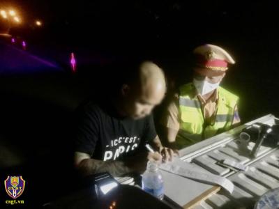 Lái xe dương tính với ma túy bị phát hiện trên cao tốc