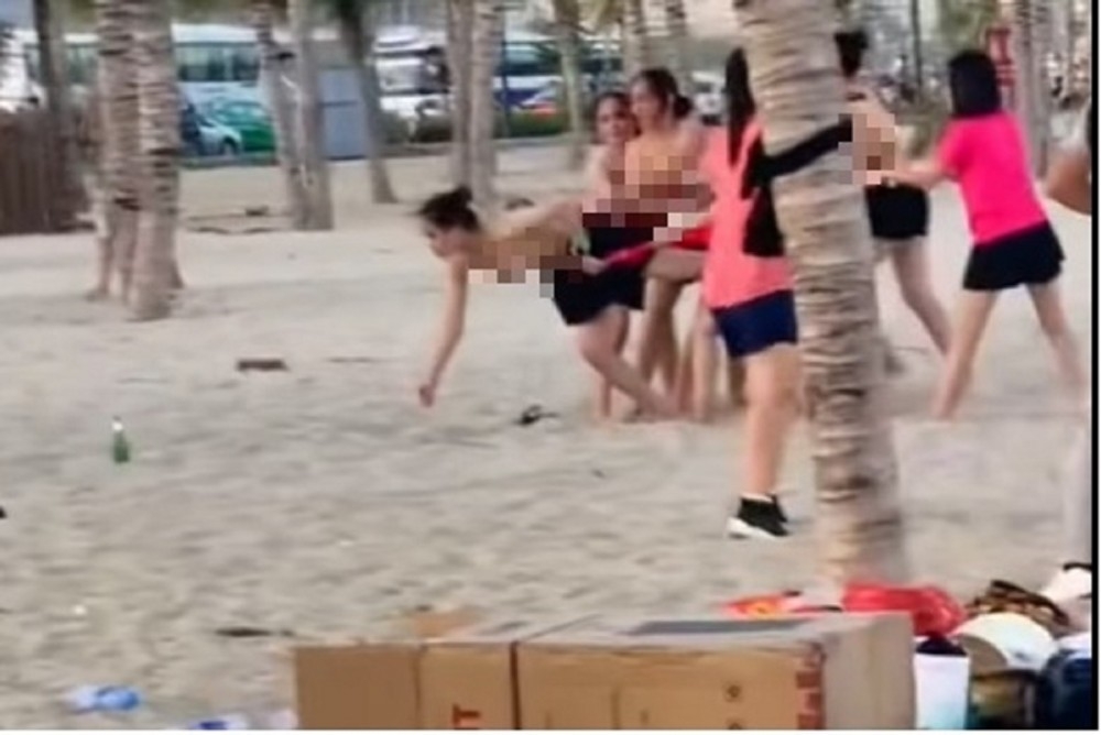 Quảng Ninh: Xác minh clip nhóm nữ du khách