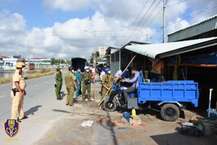 Kiên quyết giải tỏa, lập lại hành lang an toàn giao thông