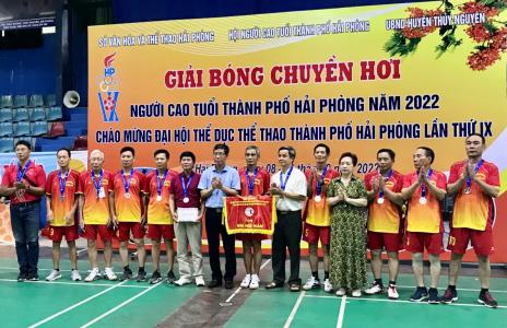 Sôi động phong trào bóng chuyền hơi người cao tuổi