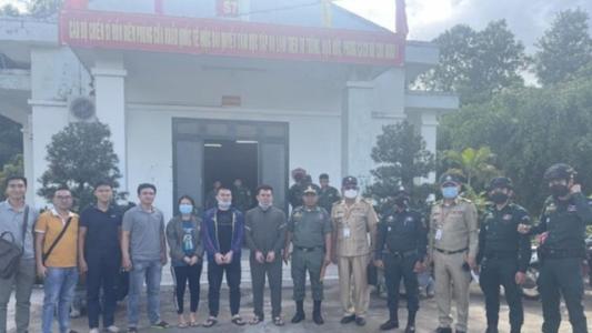 Khởi tố một loạt đối tượng đưa người trái phép sang Campuchia