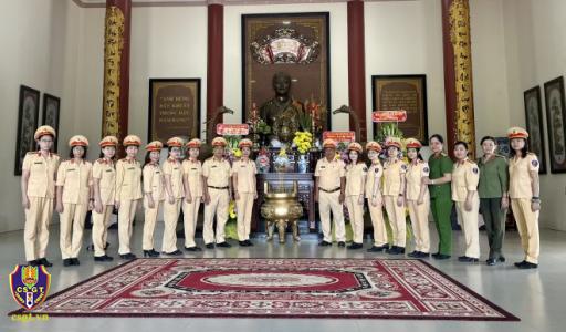 Hội Phụ nữ Cục CSGT tổ chức chương trình sinh hoạt chính trị về nguồn dâng hương tại Bến Tre