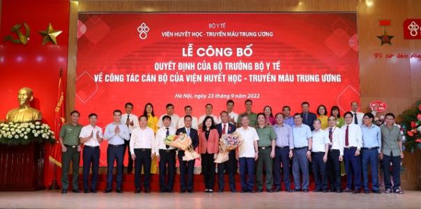 Quyền Bộ Y tế trao quyết định bổ nhiệm nhân sự mới