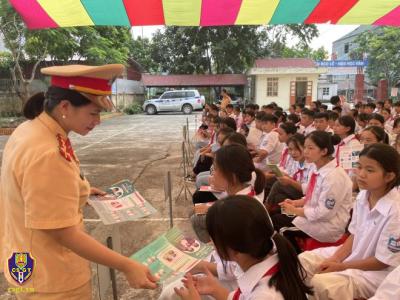 Tuyên truyền pháp luật về TTATGT tại Trường THPT Hà Quảng, Cao Bằng