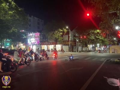 Nhức nhối tình trạng người ăn xin xuống đường gây mất an toàn giao thông