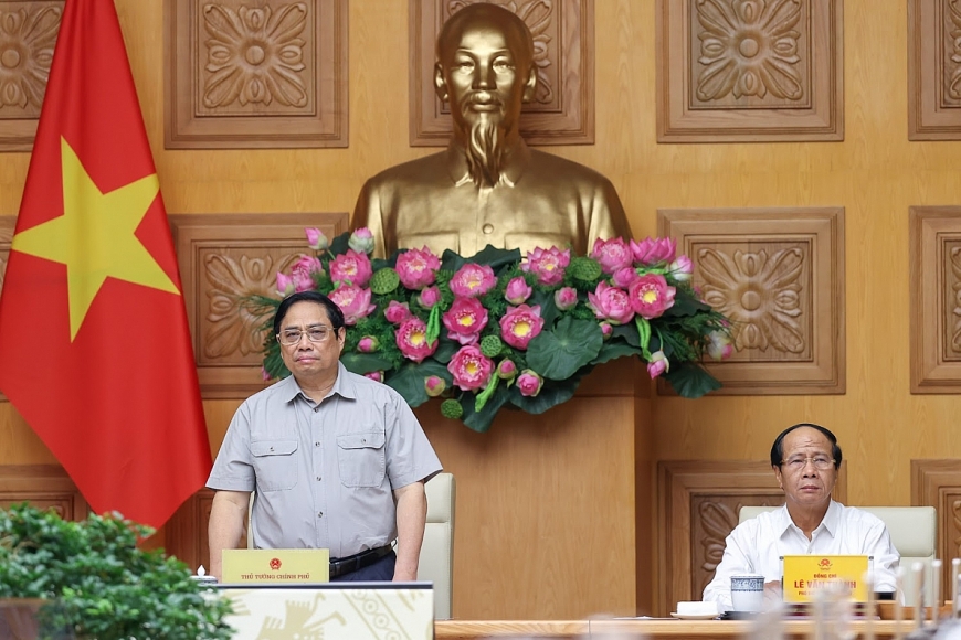 Thủ tướng Chính phủ Phạm Minh Chính, Phó Thủ tướng Lê Văn Thành, Trưởng Ban Chỉ đạo Trung ương về phòng chống thiên tai, chủ trì cuộc họp khẩn ứng phó với bão số 4 sáng 27/9 - Ảnh: VGP/Nhật Bắc