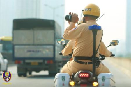 Ngày đầu tiến hành xử lý vi phạm đi vào làn khẩn cấp trên đường vành đai 3