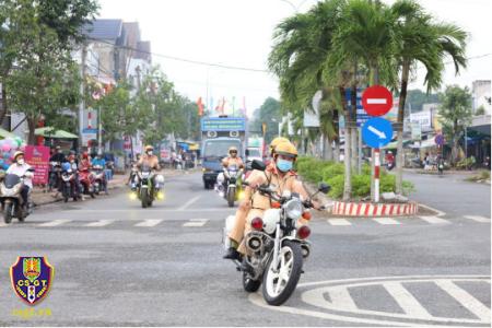 Đảm bảo ATGT đoàn diễu hành xe chào mừng 