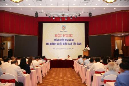 Đấu giá tài sản: Cần xử lý dứt điểm tình trạng 'sân sau', 'quân xanh-quân đỏ', 'bỏ cọc' 'ép giá'