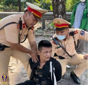 Thanh niên tàng trữ ma tuý bỏ chạy khi gặp CSGT