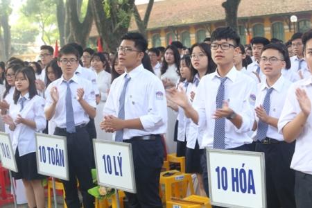 Học sinh chuyên đoạt giải thi học sinh giỏi được hưởng học bổng và khen thưởng