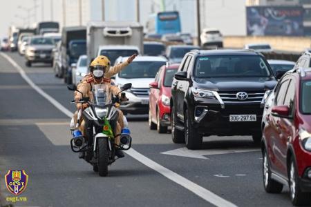 Làm giảm ùn tắc, ghi hình xử lý gần 500 xe vi phạm tại đường Vành đai 3 trên cao