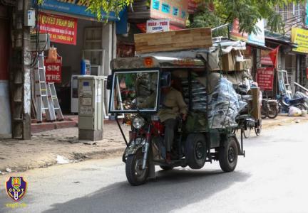 Tiềm ẩn nguy hiểm từ những phương tiện dán mác xe 