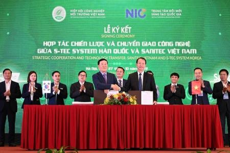 Lễ ký kết hợp tác chiến lược và chuyển giao công nghệ thân thiện môi trường