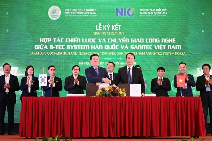 Lễ ký kết hợp tác chiến lược và chuyển giao công nghệ thân thiện môi trường