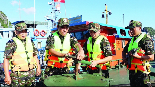 Quyết liệt đấu tranh ngăn chặn buôn lậu xăng dầu, ma túy - Ảnh 1.