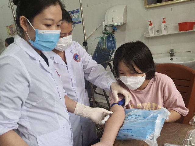 Bộ Y tế cử chuyên gia hỗ trợ Bắc Kạn kiểm soát ổ dịch sốt tại huyện Chợ Đồn - Ảnh 1.