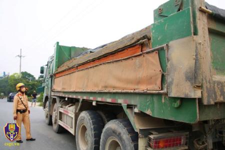 Cảnh sát giao thông mật phục bắt giữ nhiều 