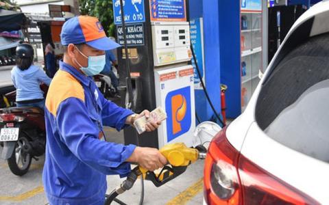 Bộ Tài chính nới chi phí xăng đầu từ nước ngoài về Việt Nam