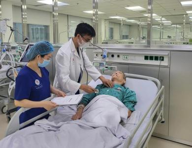 Cứu sống bệnh nhân 100 tuổi đột quỵ não
