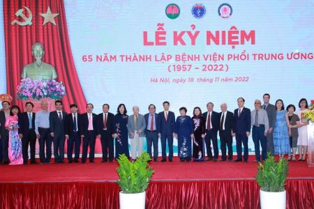 Bệnh viện Phổi Trung ương kỷ niệm 65 năm thành lập