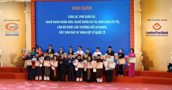 Quỹ Khuyến học, khuyến tài Phạm Văn Trà trao giải thưởng hơn 3 tỷ đồng cho các tài năng tiêu biểu của tỉnh Bắc Ninh năm 2022