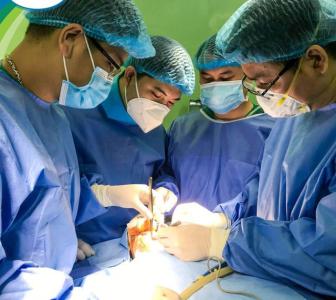 Trẻ 17 ngày tuổi được phẫu thuật thành công dị tật mặt rất hiếm gặp