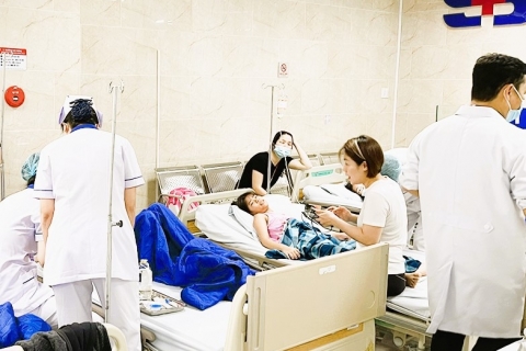 Hàng trăm học sinh Trường Ischool Nha Trang ngộ độc vì món cánh gà chiên nhiễm 3 loại vi khuẩn cùng lúc