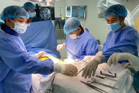 Xung điện kích thích tủy, phương pháp mới điều trị đau kháng trị sau chấn thương cột sống