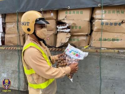 Phát hiện số lượng lớn thực phẩm không rõ nguồn gốc xuất xứ