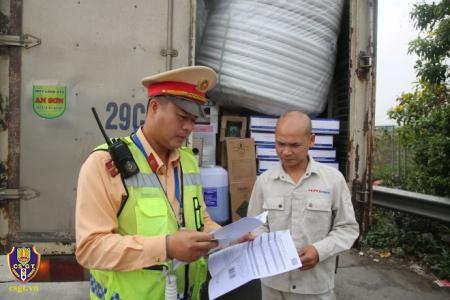 Tăng cường công tác kiểm tra vận tải hàng hóa dịp cuối năm