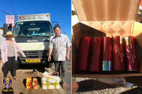 Mua pháo về bán kiếm lời, tài xế bị CSGT ngăn chặn, bắt giữ