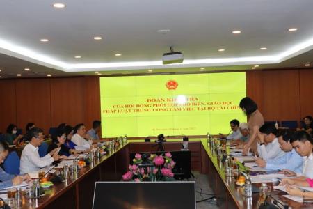 Hội đồng Phối hợp PBGDPL Trung ương làm việc với Bộ Tài chính