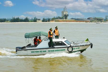 Miền Trung đấu tranh chống buôn lậu trên tuyến biên giới dịp cuối năm