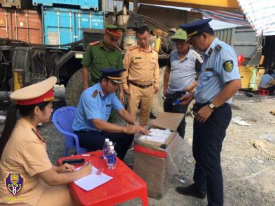 Phát hiện hai container hàng không hóa đơn chứng từ vận tải bằng đường sắt