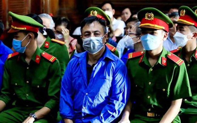 Tuyên phạt nguyên Giám đốc Bệnh viện Mắt Thành phố Hồ Chí Minh 7 năm tù vì liên quan đến đấu thầu