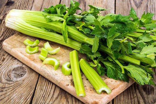 7 lợi ích vô cùng tốt cho sức khỏe nếu ăn cần tây thường xuyên