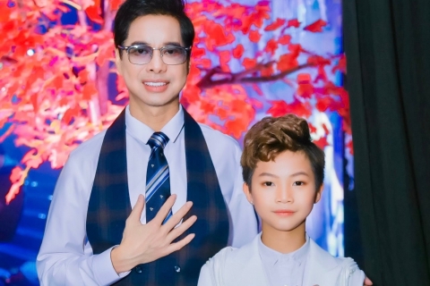 Ca sĩ Ngọc Sơn nhận đỡ đầu cho siêu mẫu nhí 9 tuổi